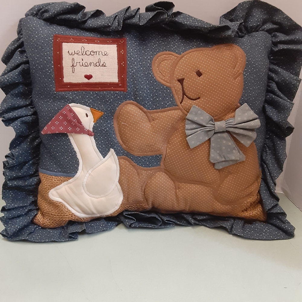 Throw Pillow "Welcome Friends"